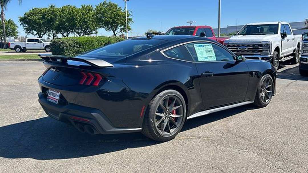 2026 Ford Mustang Dark Horse - Image 3