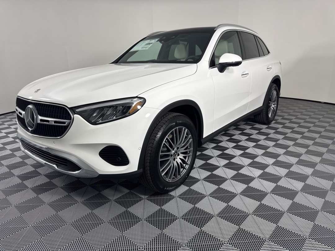 2026 Mercedes-Benz GLC 300 - Image 3