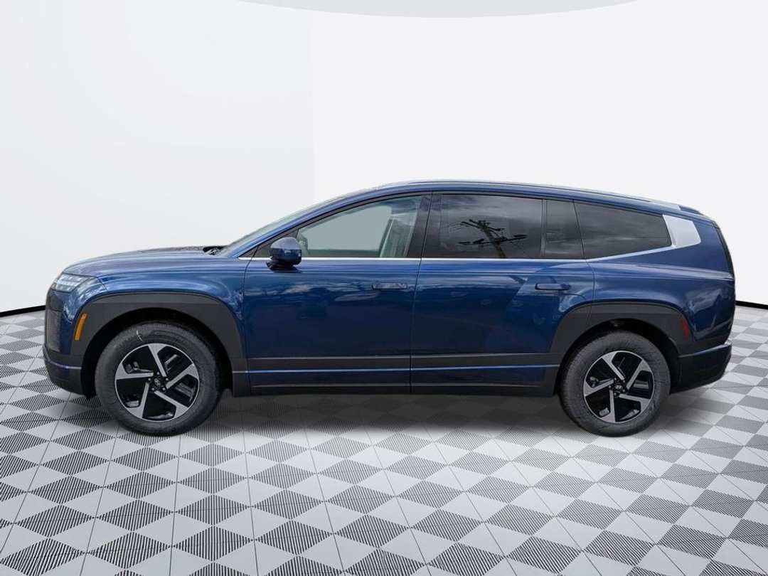 2026 Hyundai Ioniq 9 SE - Image 2