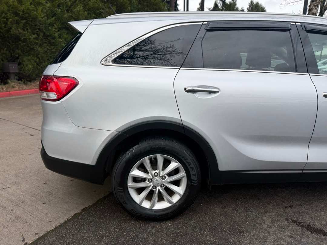 2017 Kia Sorento LX - Image 14