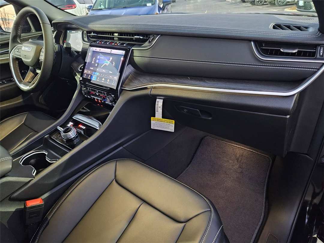 2025 Jeep Grand Cherokee Limited - Image 36