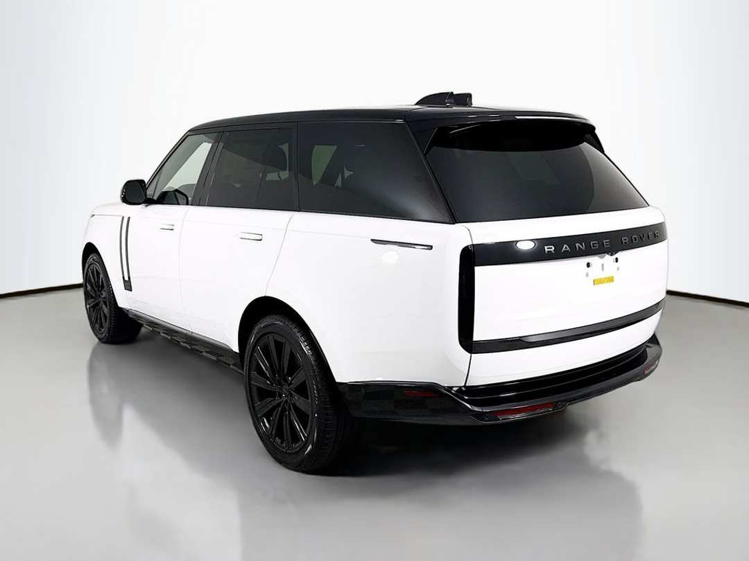 2026 Land Rover Range Rover SE - Image 3