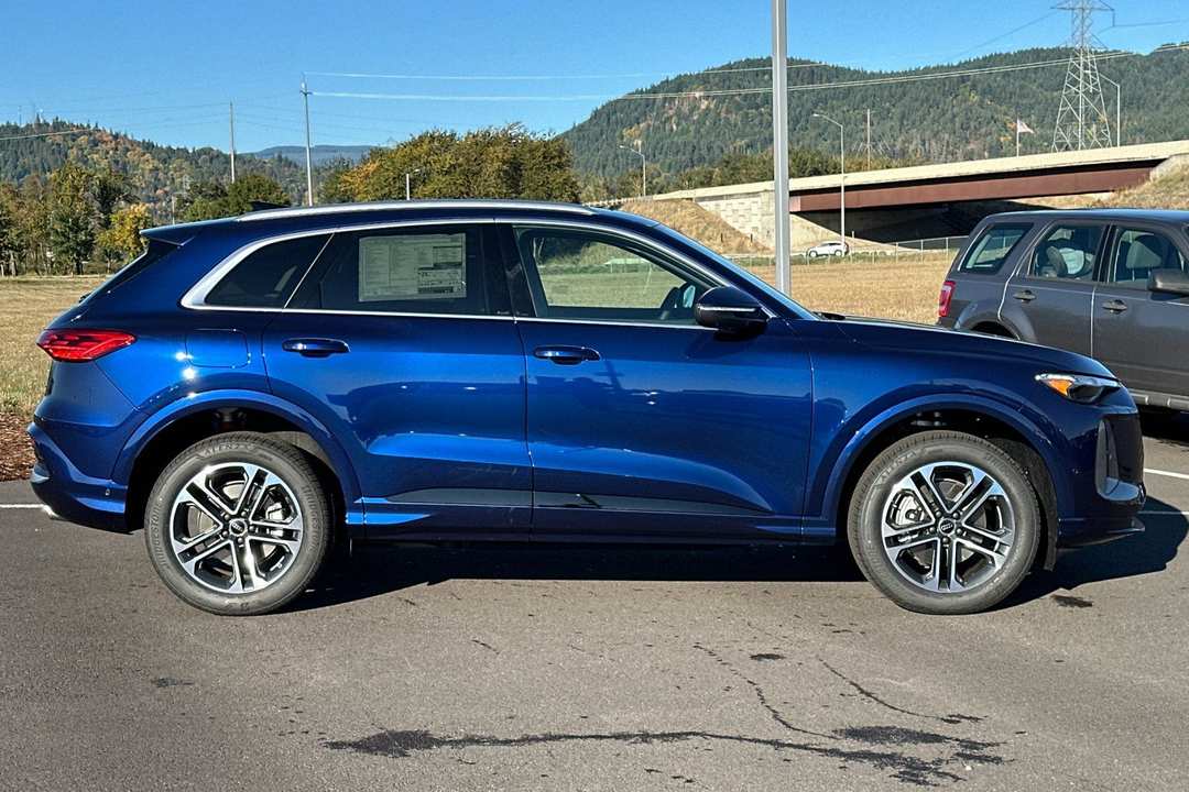 2025 Audi Q5 2.0T Premium Plus - Image 2