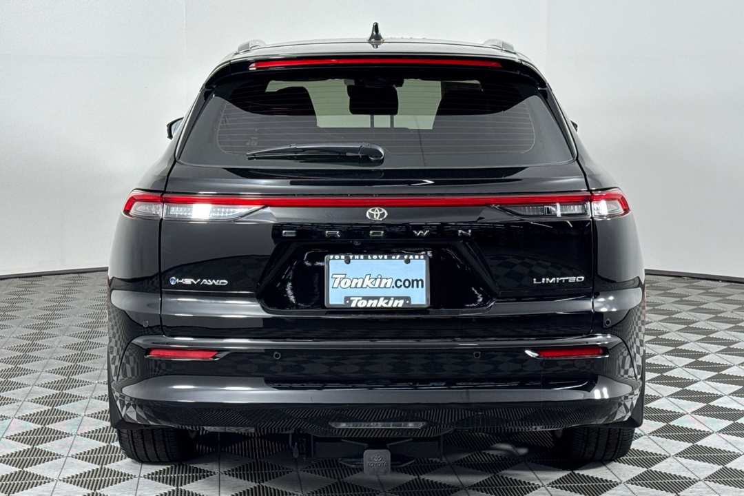 2025 Toyota Crown Signia Limited - Image 5