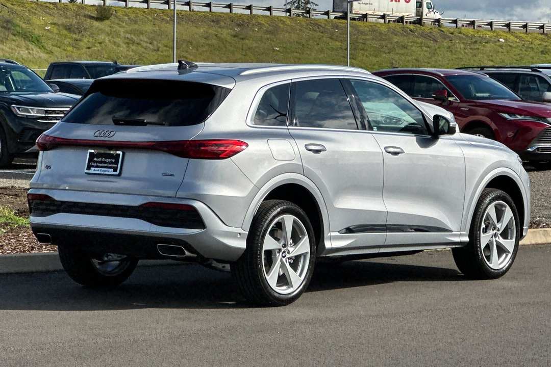 2025 Audi Q5 2.0T Premium Plus - Image 3