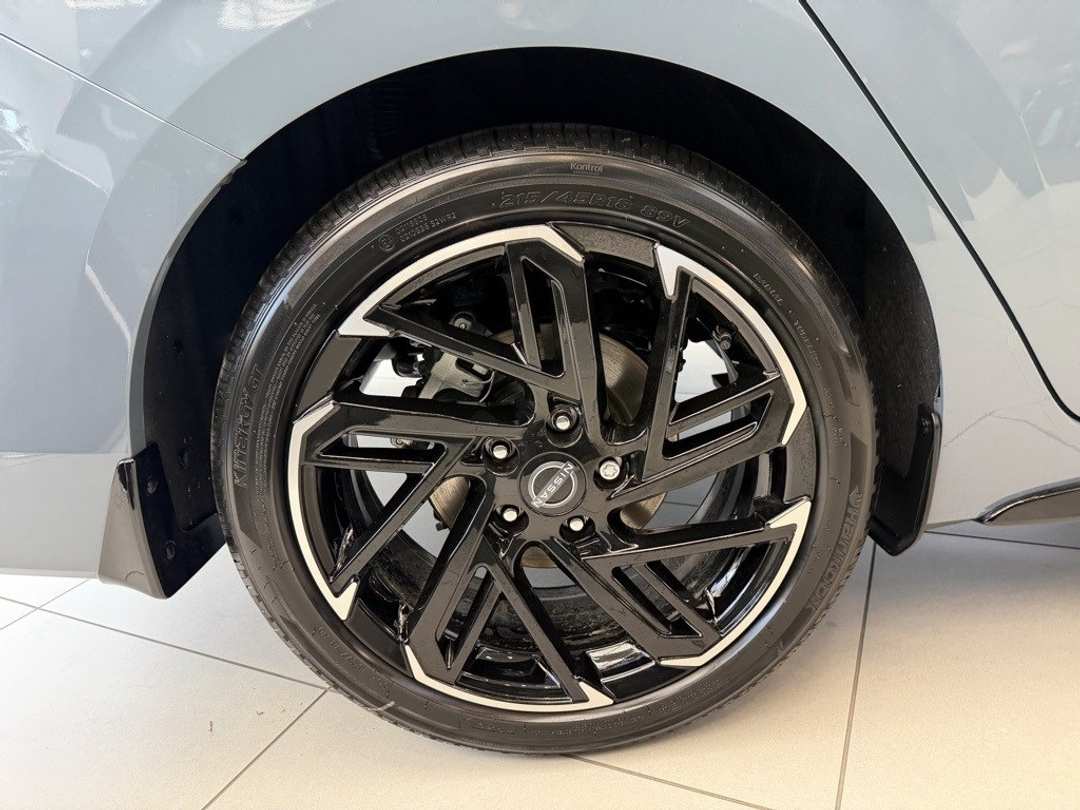 2026 Nissan Sentra SR - Image 9