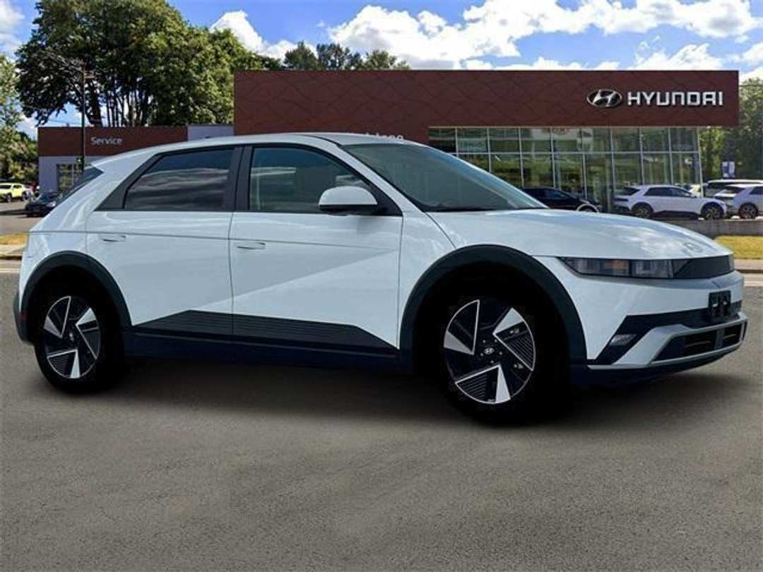 2025 Hyundai Ioniq 5 SE - Image 10