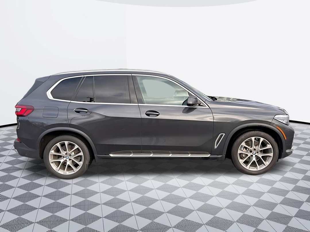 2023 BMW X5 xDrive40i - Image 2