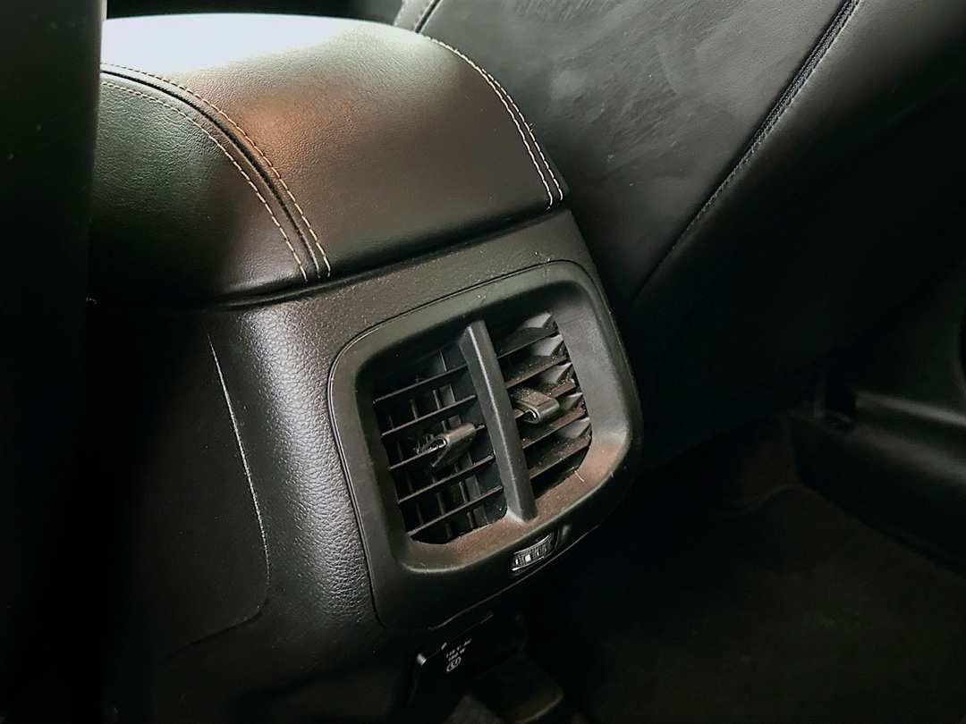 2018 Jeep Cherokee Latitude Plus - Image 24