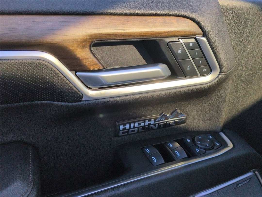 2024 Chevrolet Silverado 1500 High Country - Image 10