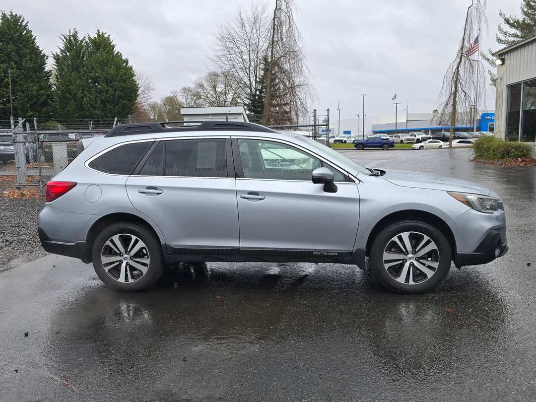 2019 Subaru Outback 3.6R - Image 2
