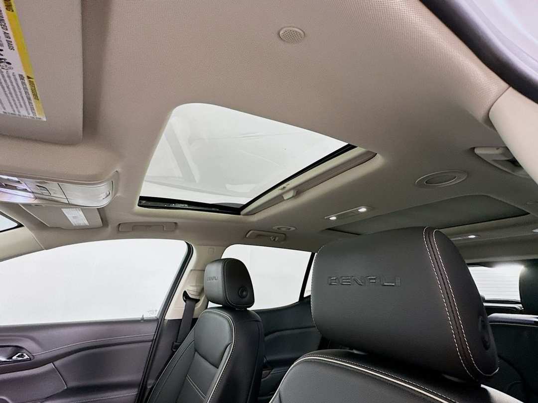 2021 GMC Acadia Denali - Image 24