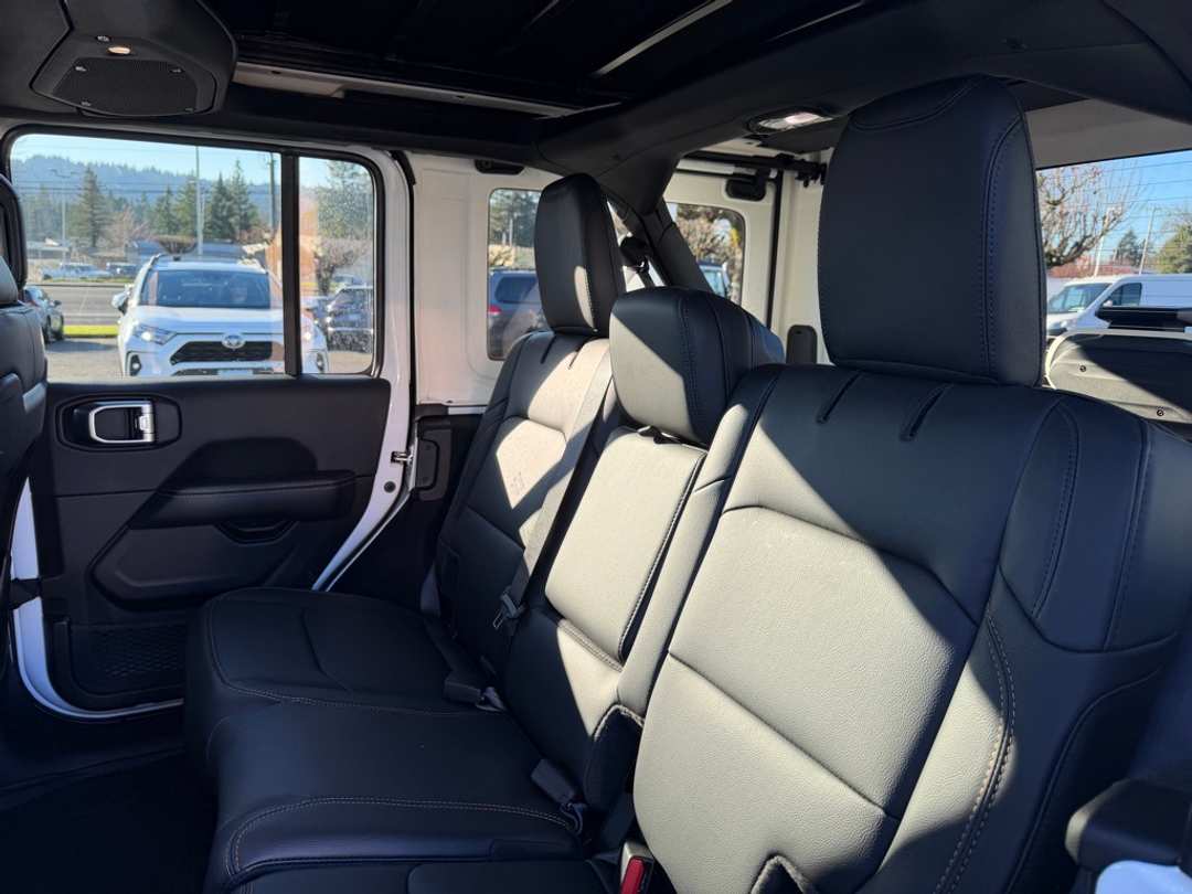 2026 Jeep Wrangler Sahara - Image 28