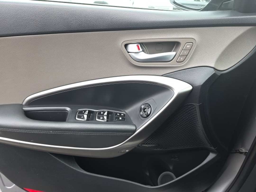 2017 Hyundai Santa Fe SE Ultimate - Image 10