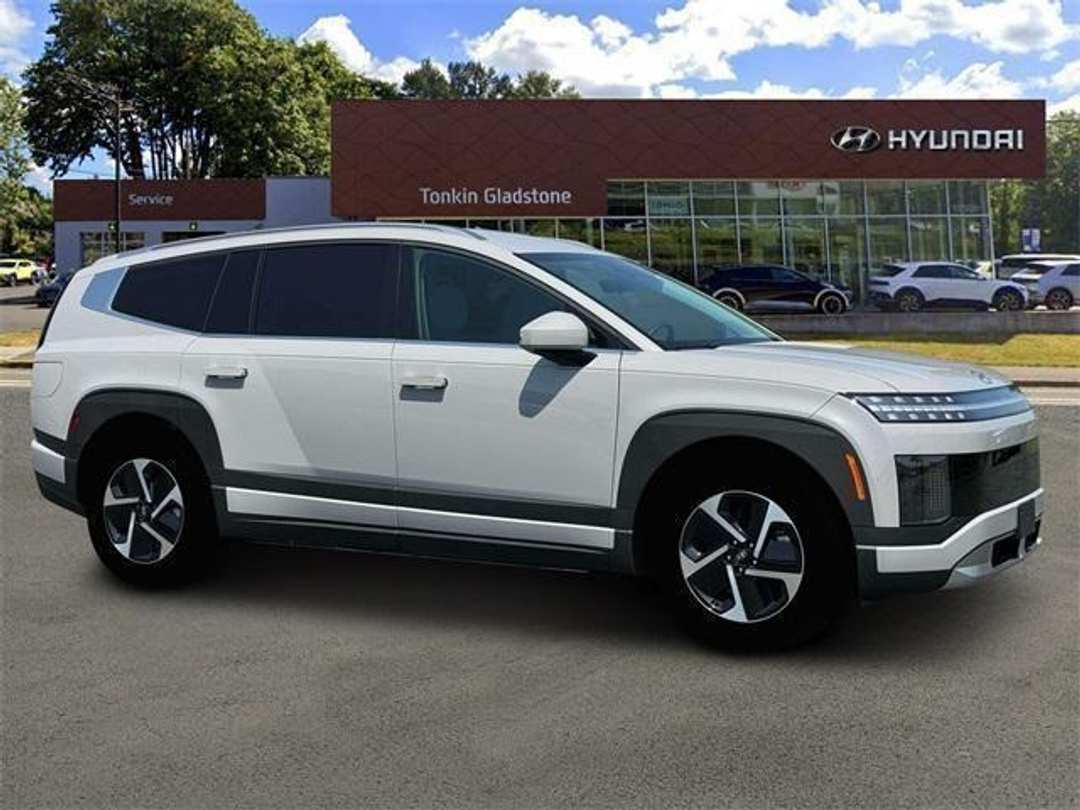 2026 Hyundai Ioniq 9 SE - Image 10