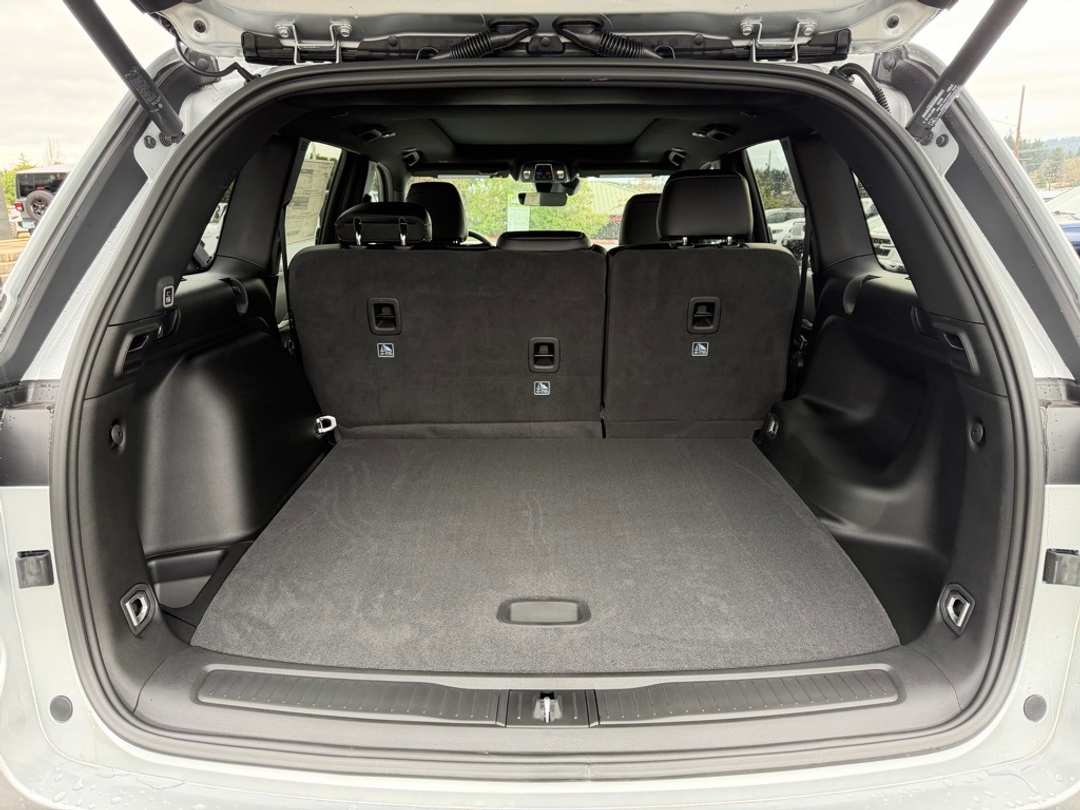 2025 Jeep Grand Cherokee Limited - Image 11