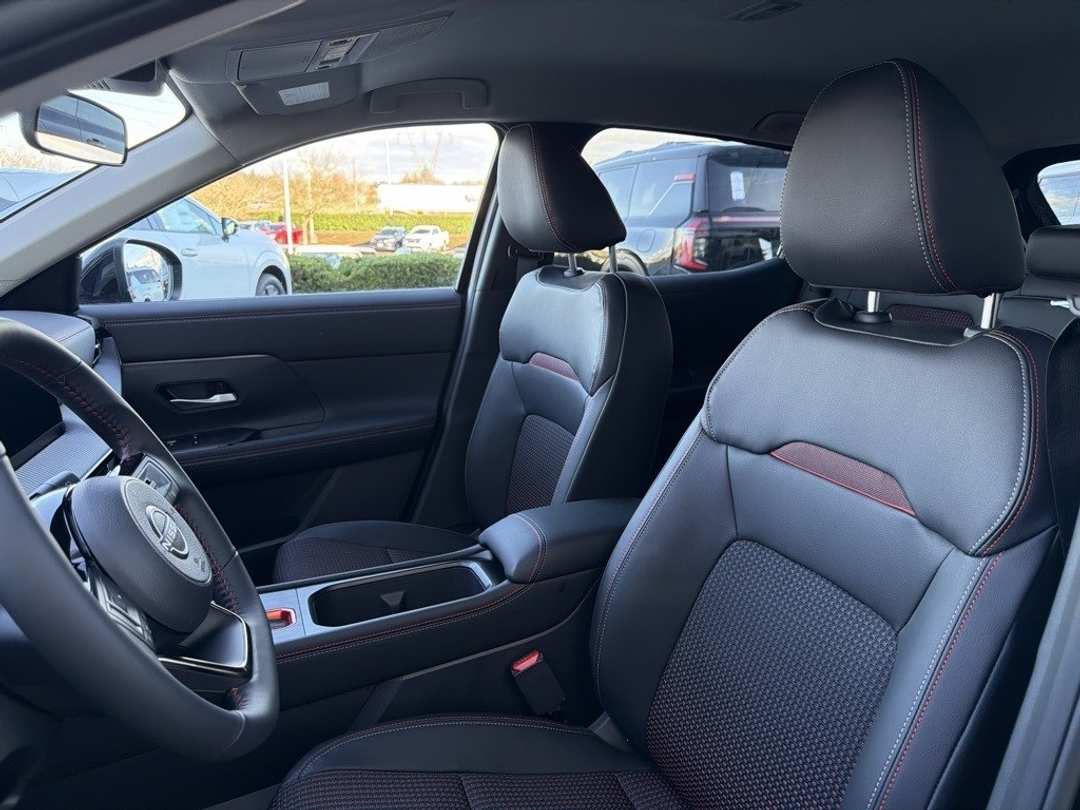 2026 Nissan Kicks SR - Image 19