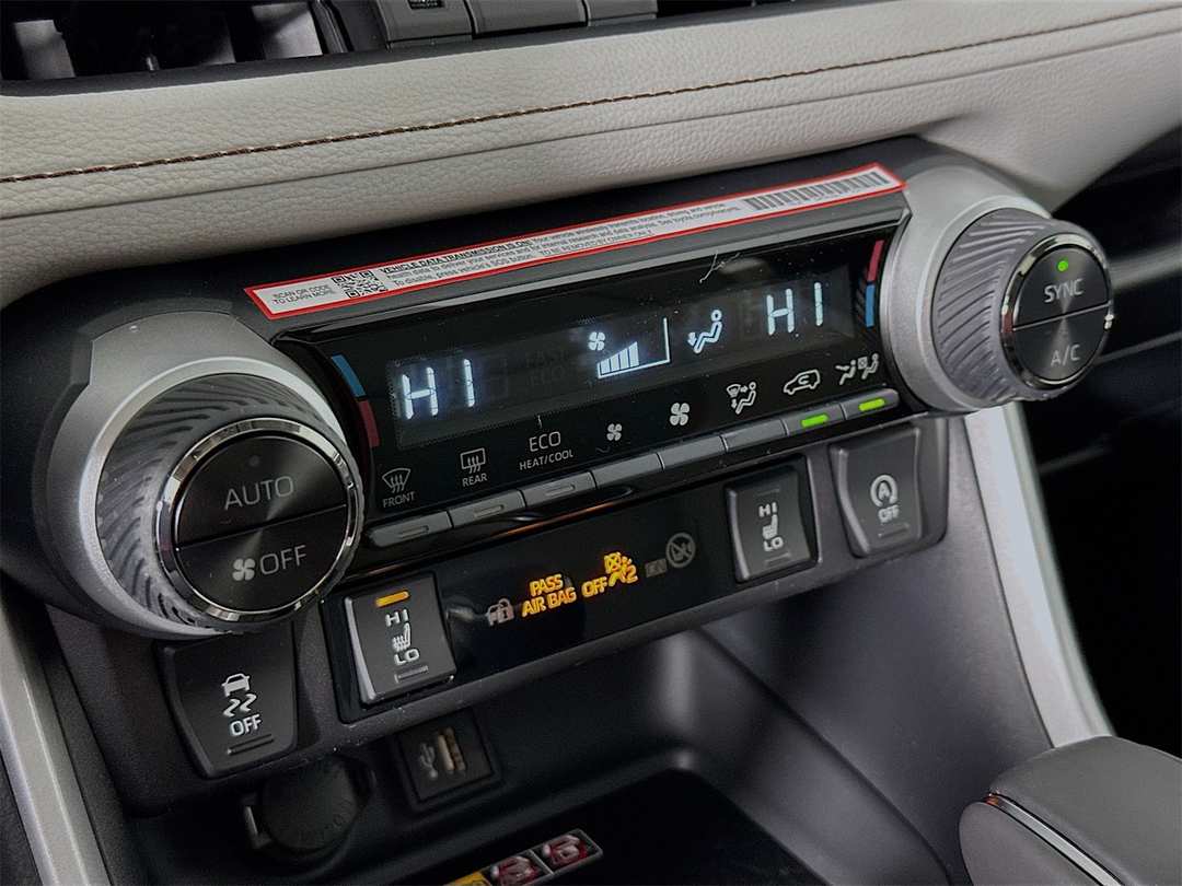 2025 Toyota Rav4 XLE Premium - Image 16