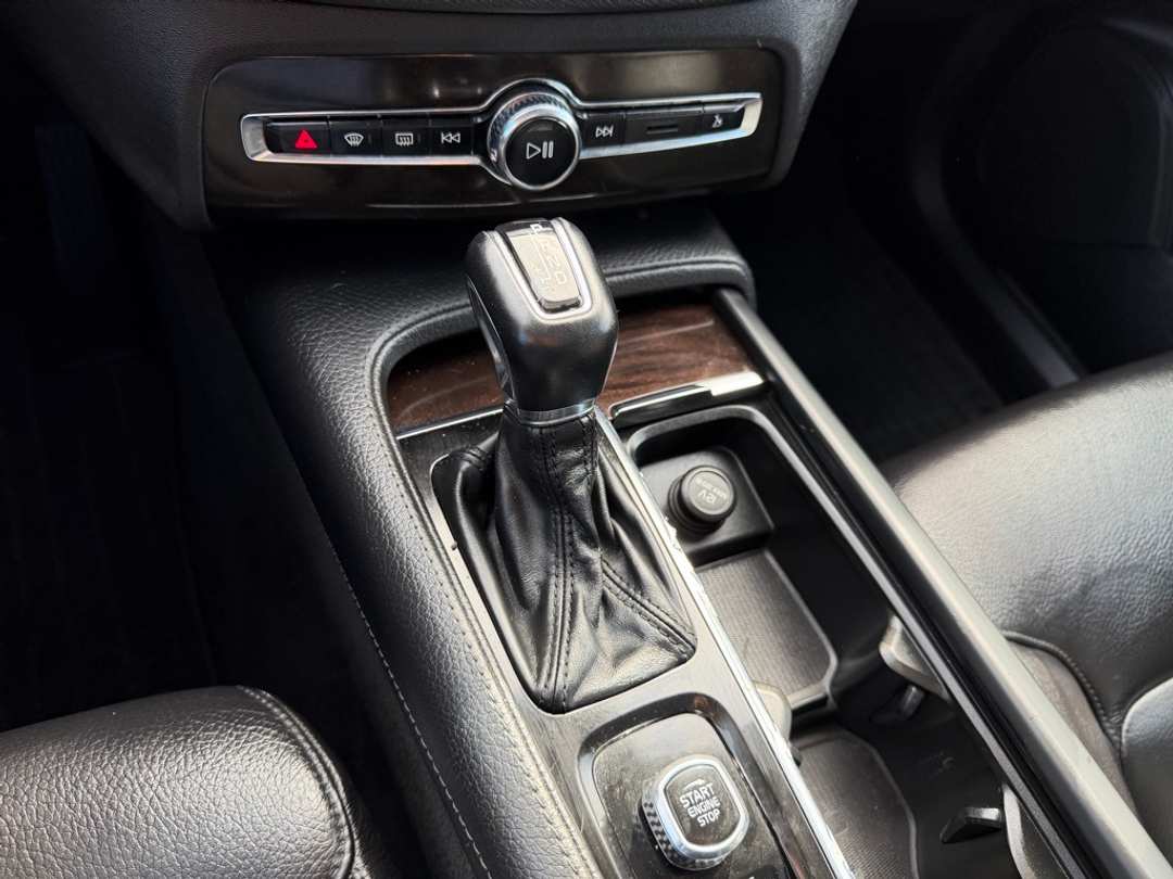 2018 Volvo Xc90 T6 Momentum - Image 25