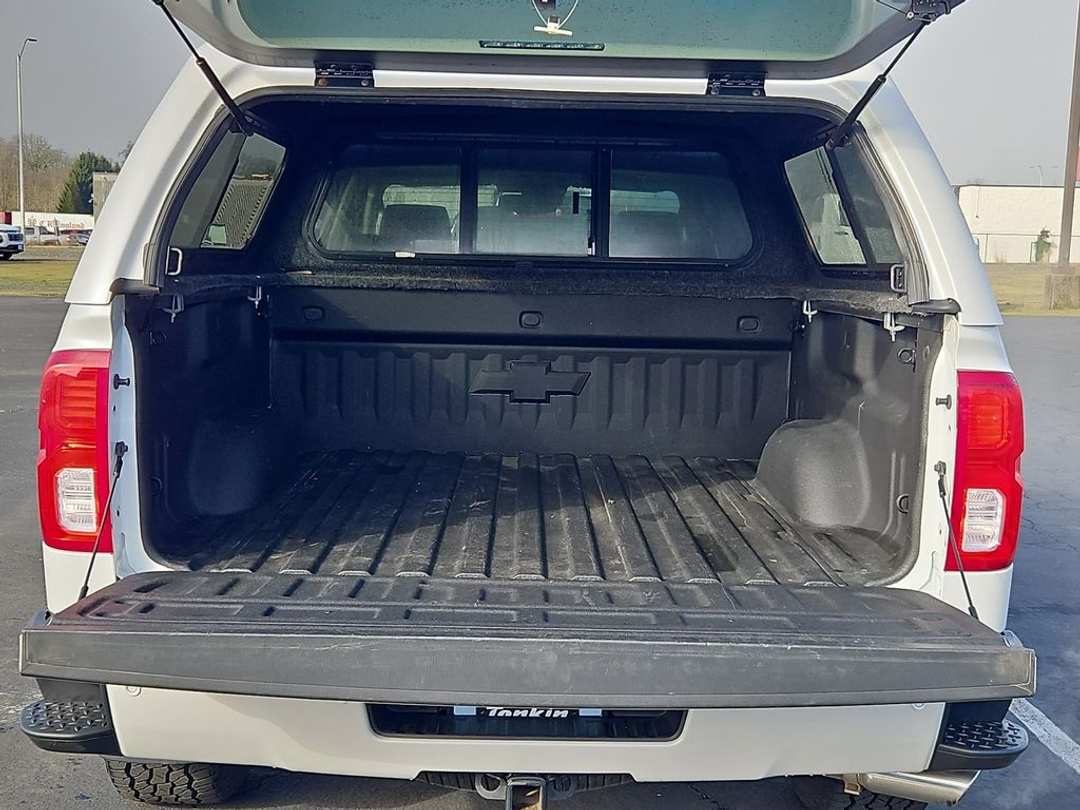 2017 Chevrolet Silverado 1500 High Country - Image 24