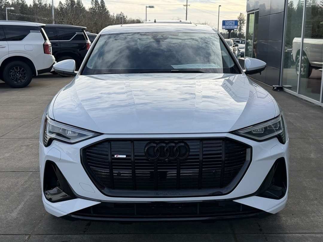 2022 Audi E-Tron sportback S line Premium - Image 3