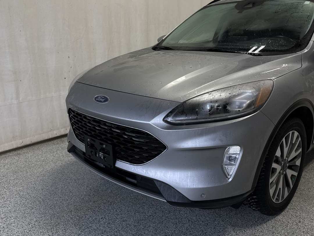 2022 Ford Escape Titanium - Image 3