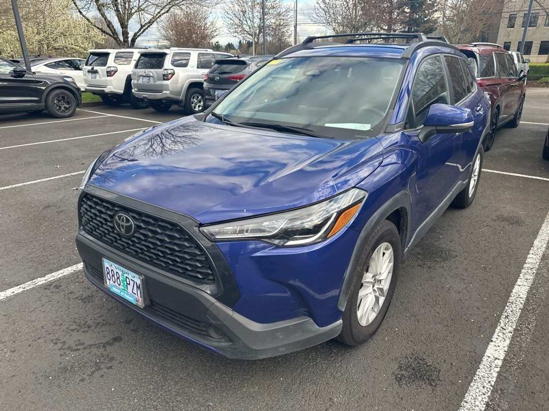 2024 Toyota Corolla Cross LE - Image 2