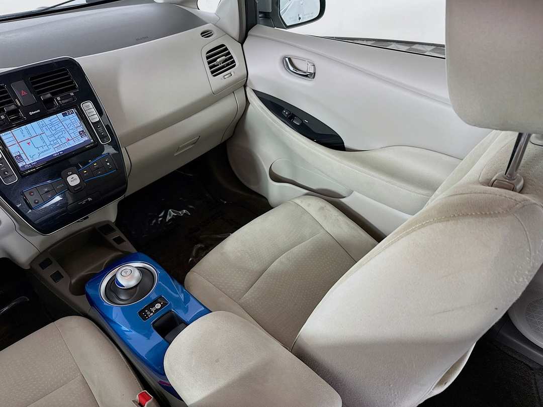 2011 Nissan LEAF SL - Image 23