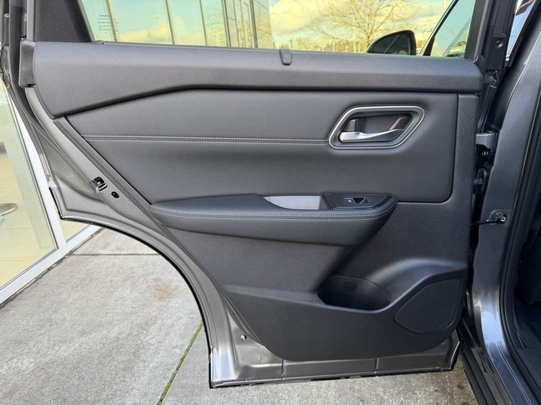 2026 Nissan Rogue Platinum - Image 29