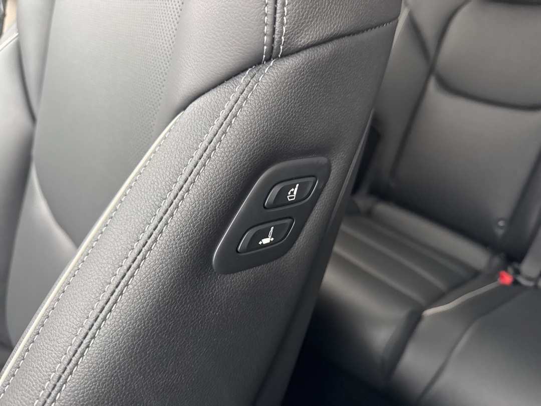 2026 Genesis Gv70 2.5T Advanced - Image 37