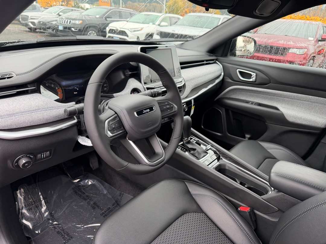 2026 Jeep Compass Latitude - Image 15