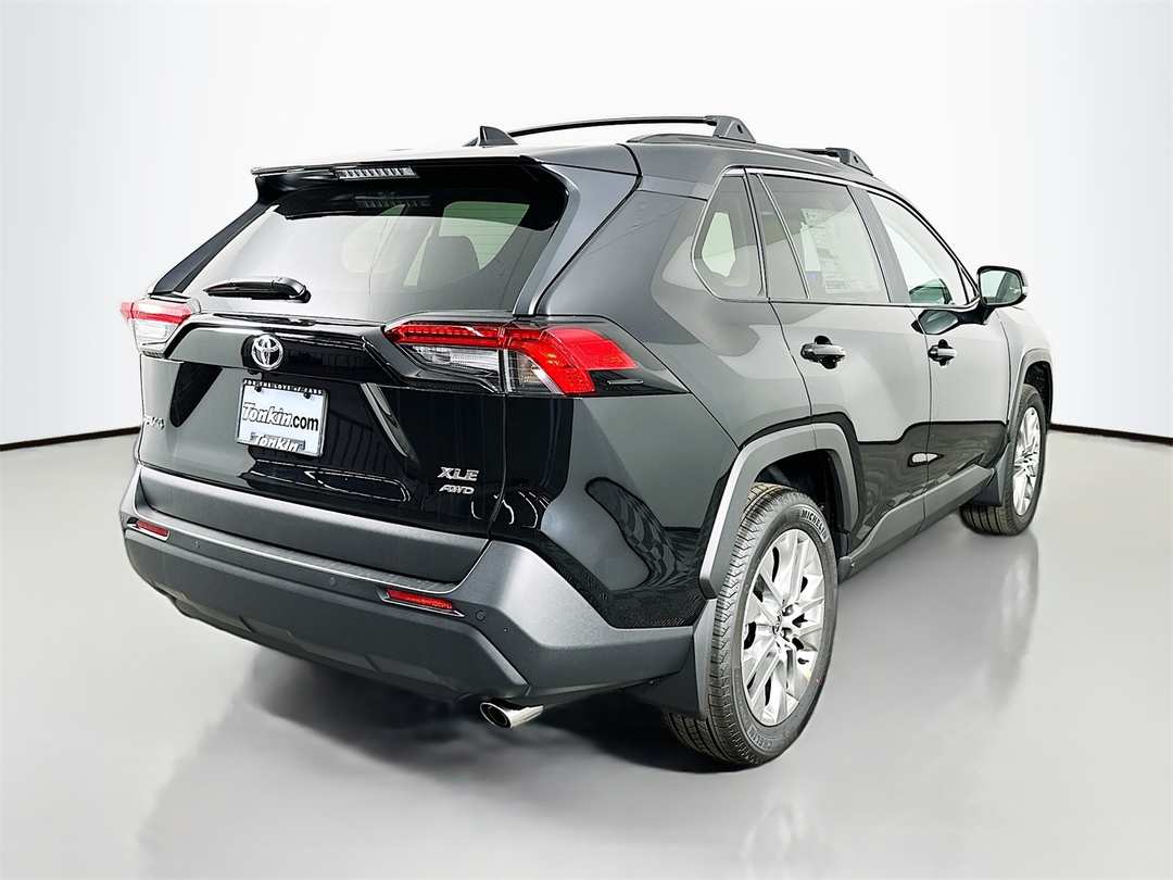 2025 Toyota Rav4 XLE Premium - Image 7
