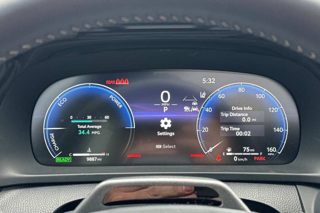 2025 Toyota Crown Signia Limited - Image 24