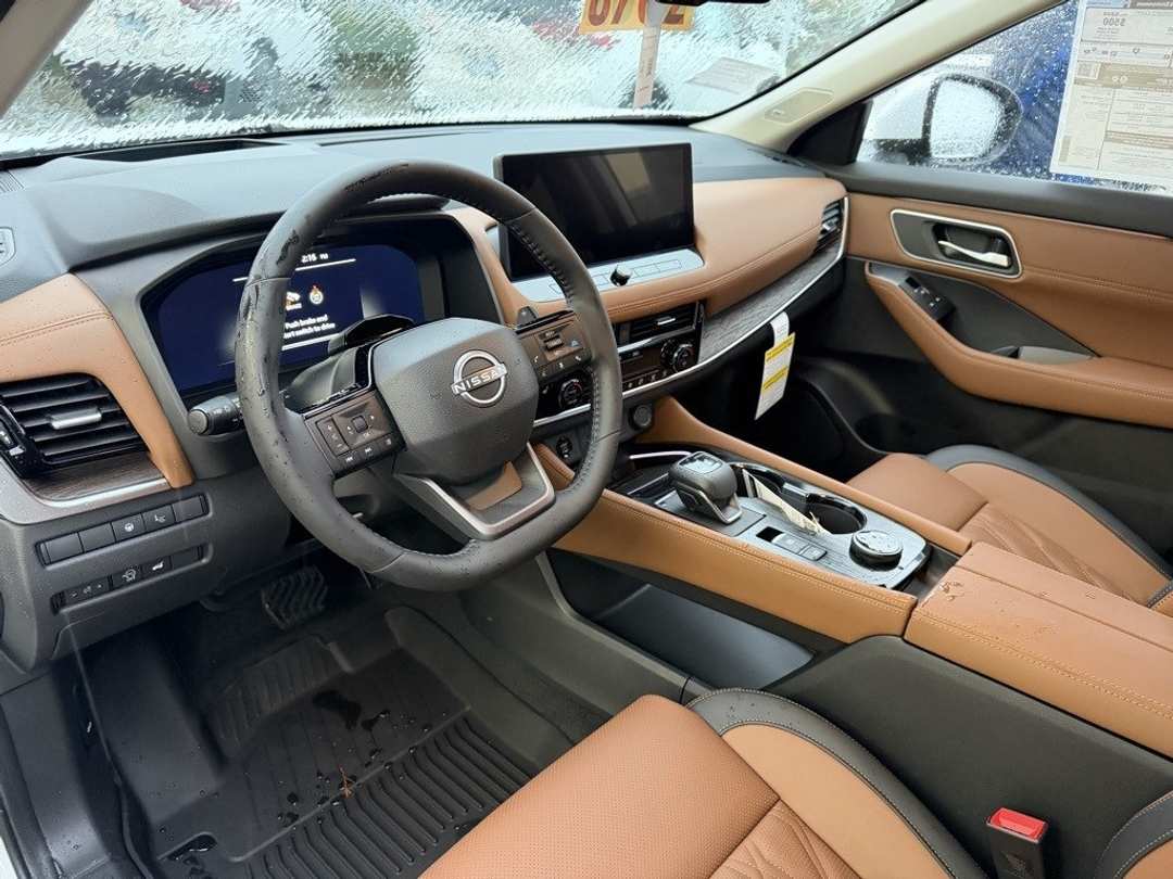 2026 Nissan Rogue Platinum - Image 16