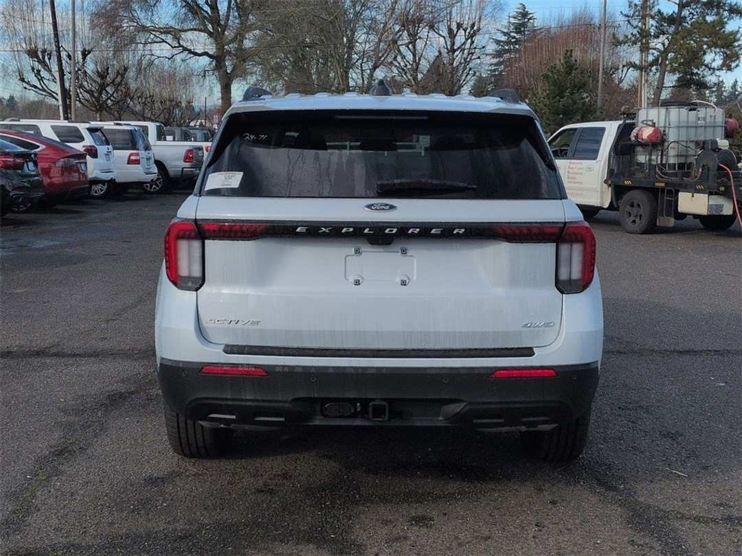 2026 Ford Explorer Active - Image 4