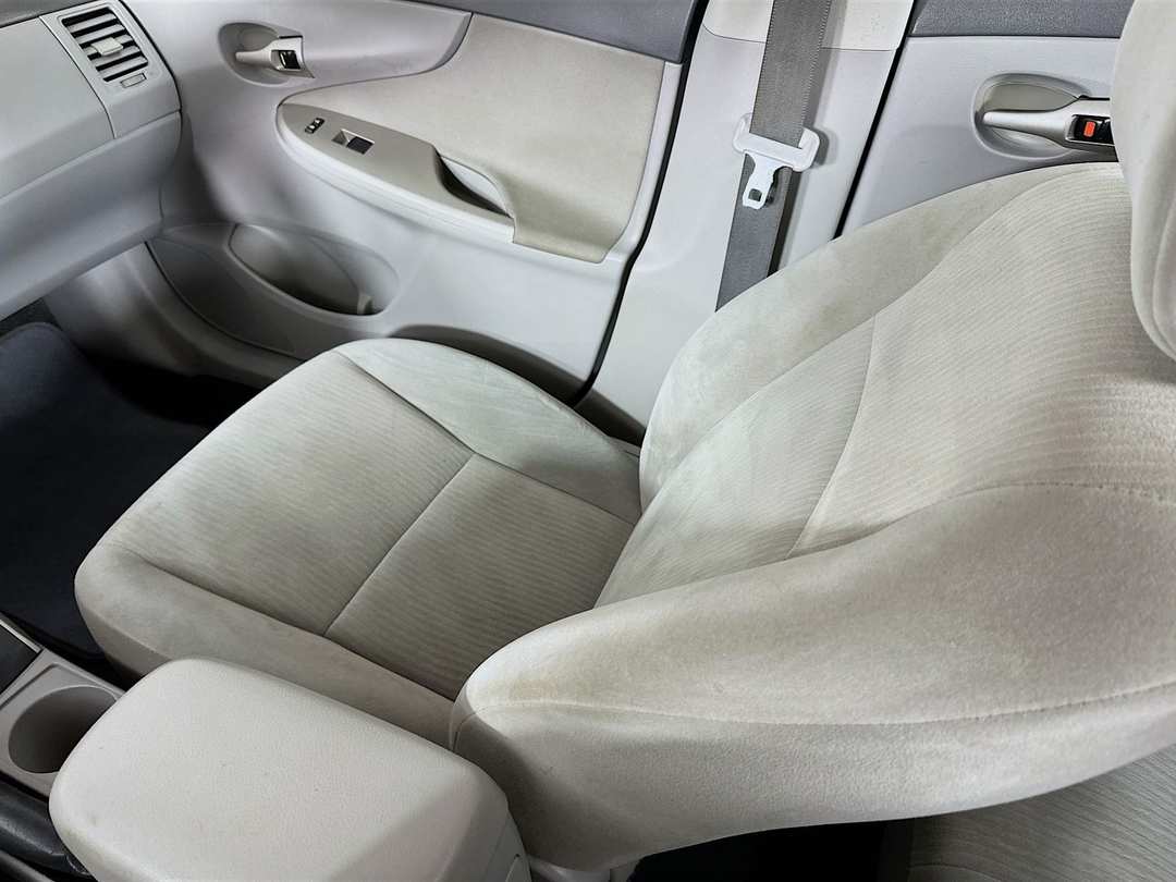 2010 Toyota Corolla LE - Image 21