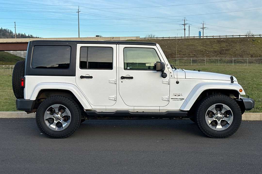 2018 Jeep Wrangler Jk Unlimited Sahara - Image 2