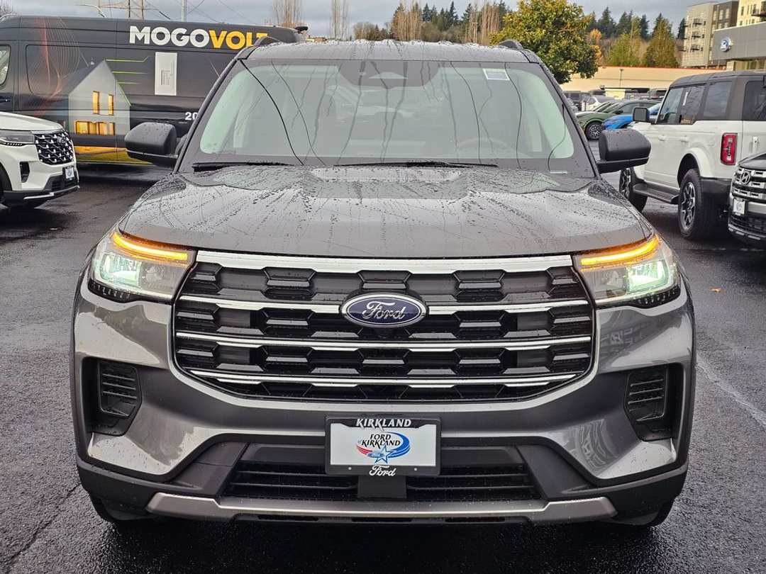 2026 Ford Explorer Active - Image 2