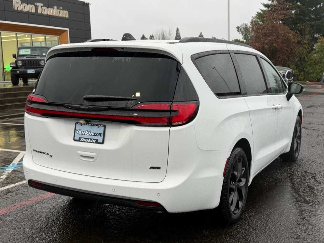 2026 Chrysler Pacifica Select - Image 8