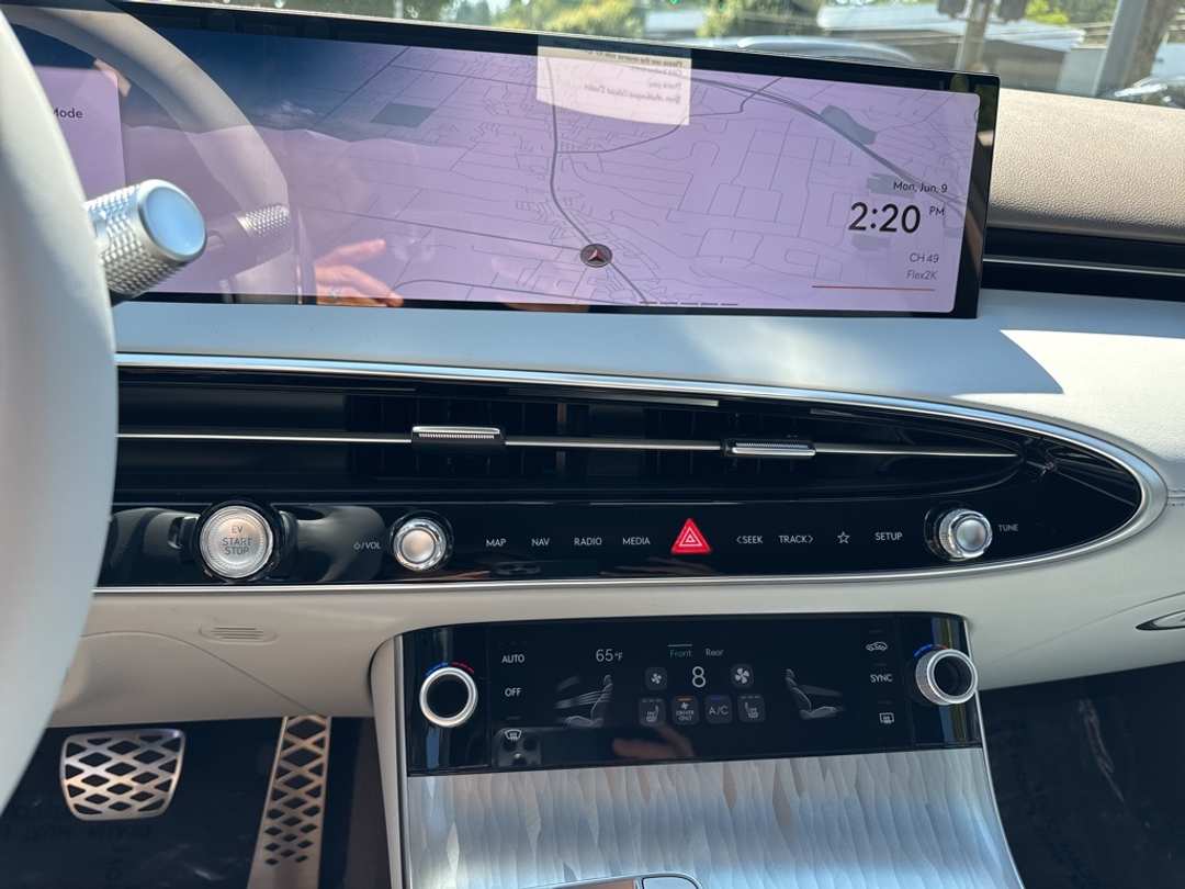 2026 Genesis Electrified Gv70 - Image 23