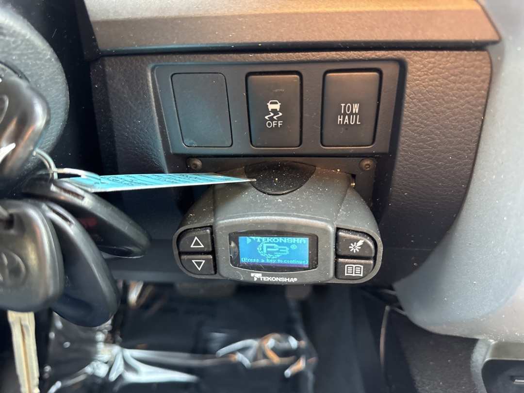 2014 Toyota Tundra SR5 - Image 31