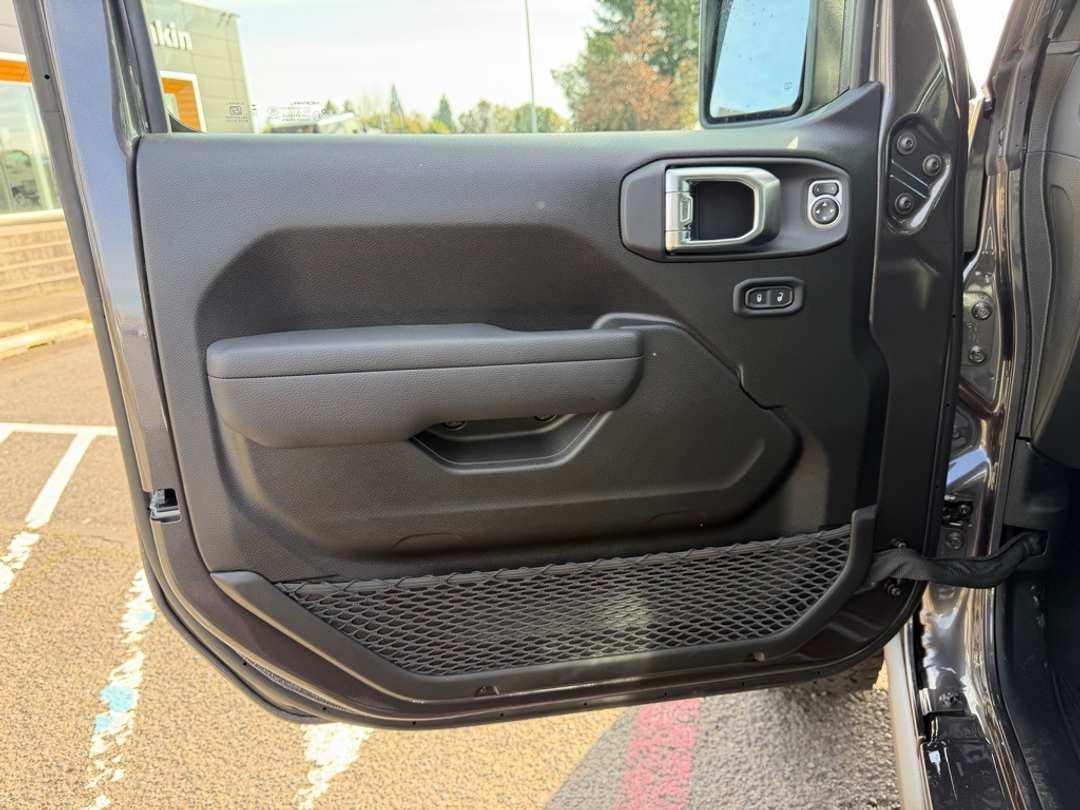 2026 Jeep Wrangler Rubicon - Image 12