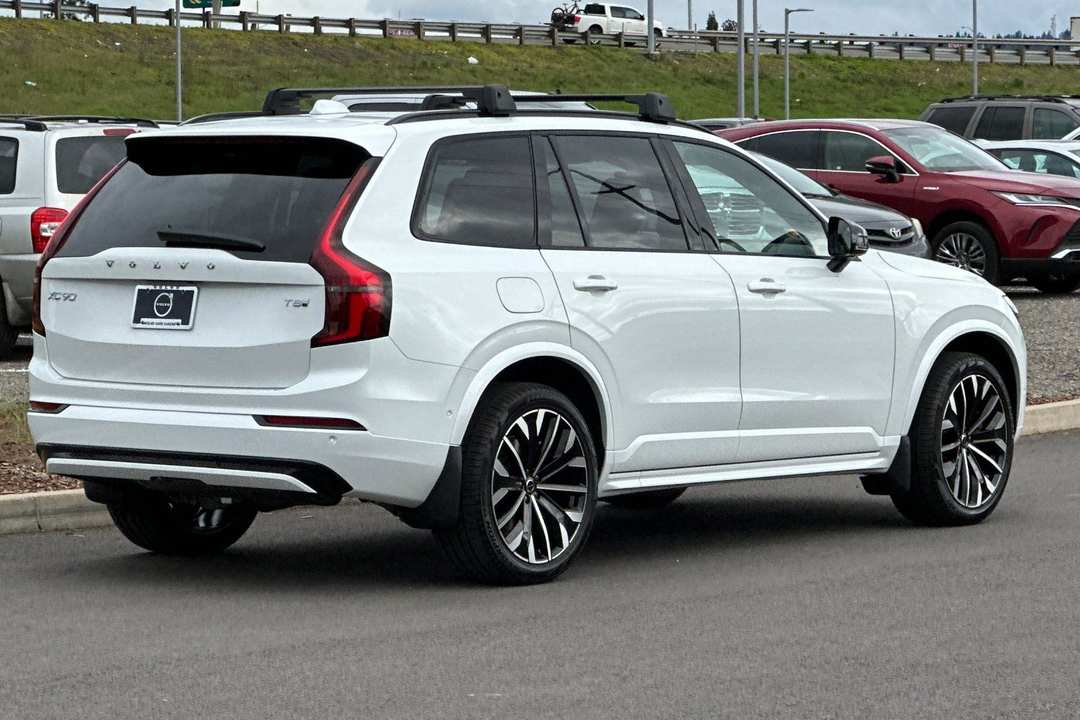 2026 Volvo Xc90 T8 Ultra - Image 3