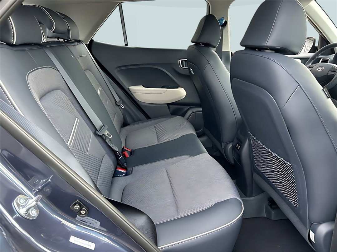 2025 Hyundai Venue Limited - Image 28