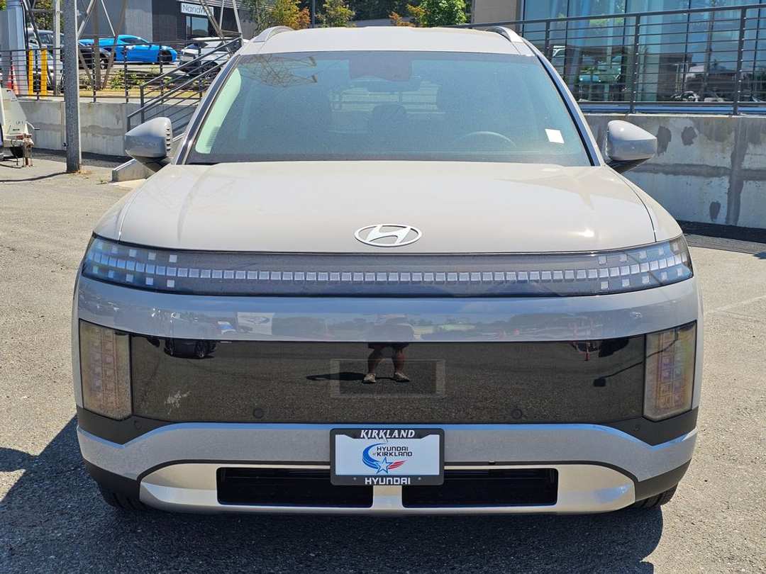 2026 Hyundai Ioniq 9 SE - Image 2