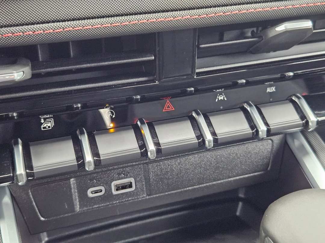 2026 Chevrolet Colorado Z71 - Image 26