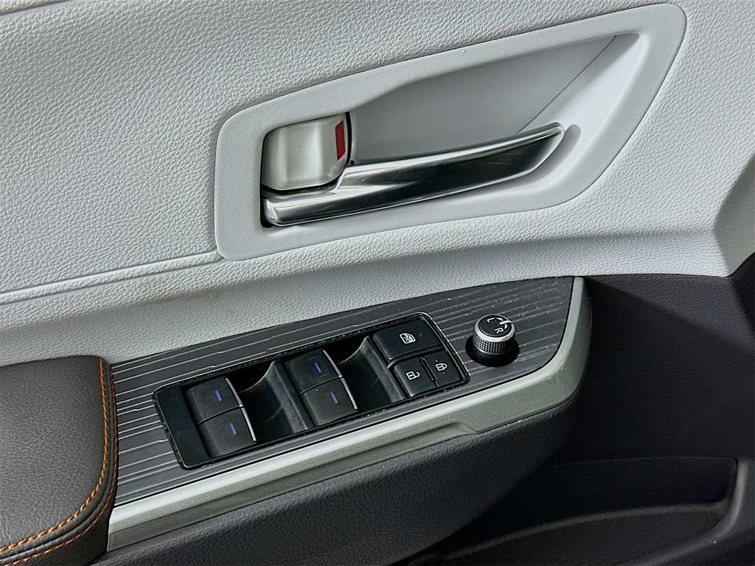 2022 Toyota Sienna XSE - Image 18