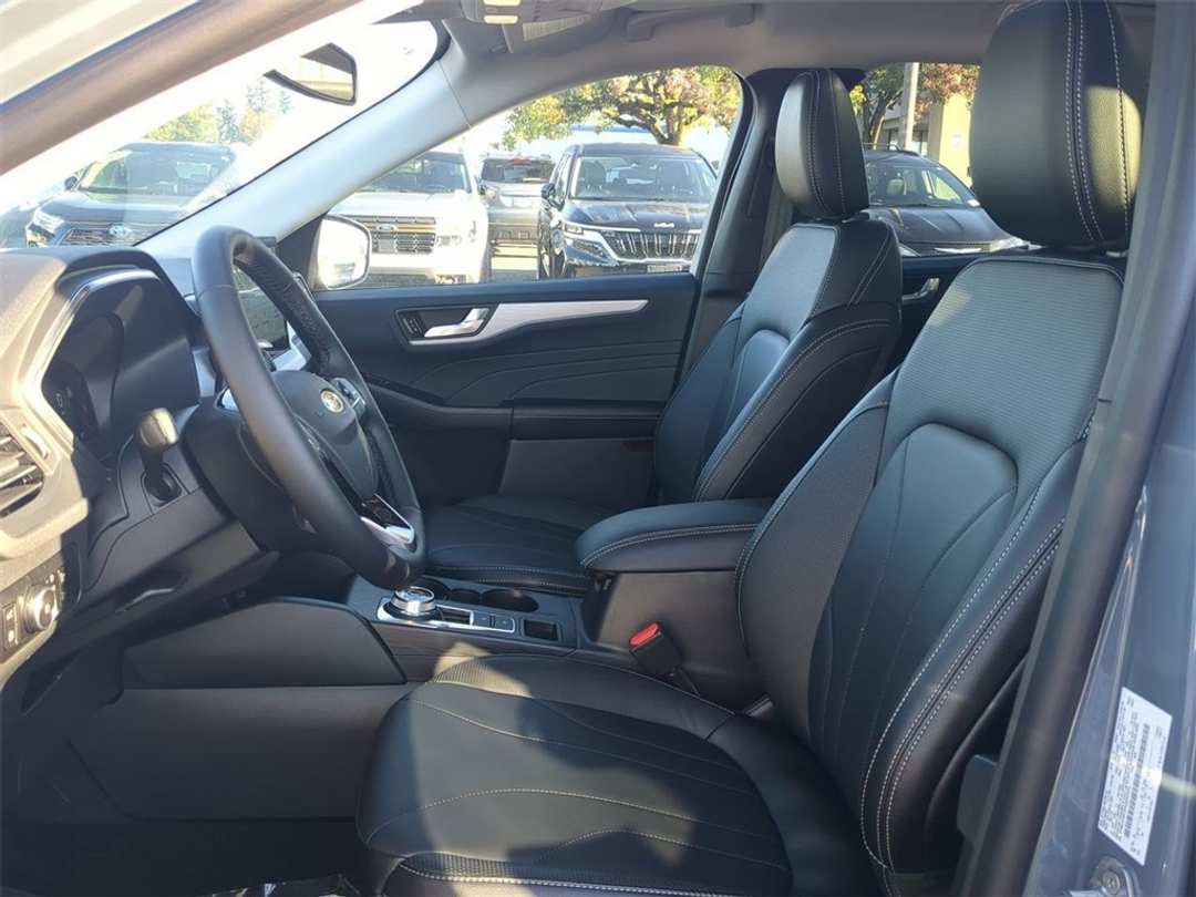 2025 Ford Escape Base - Image 13