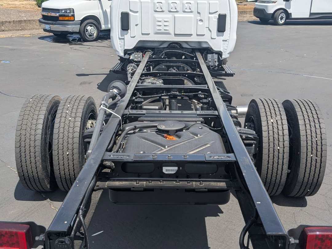 2024 Chevrolet Silverado 4500Hd Work - Image 18