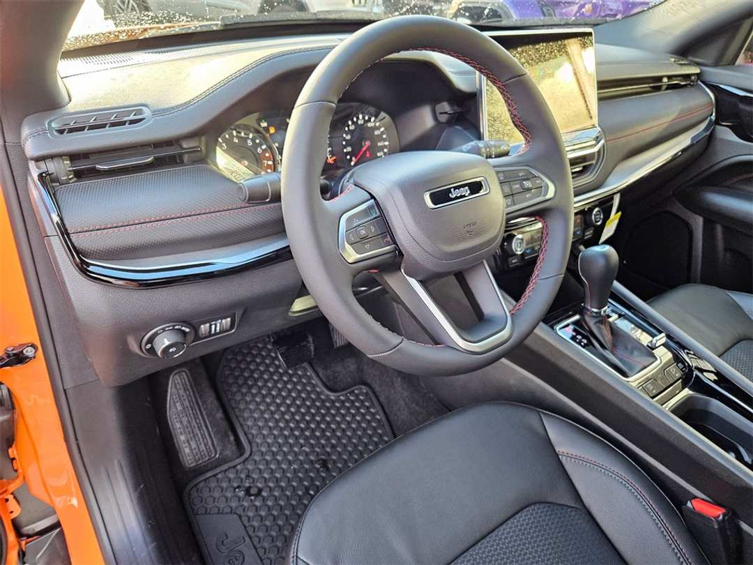 2026 Jeep Compass Trailhawk - Image 13